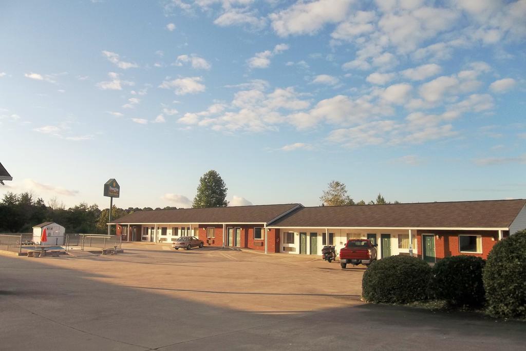 Douglas Inn & Suites, Blue Ridge, Ga Exterior foto